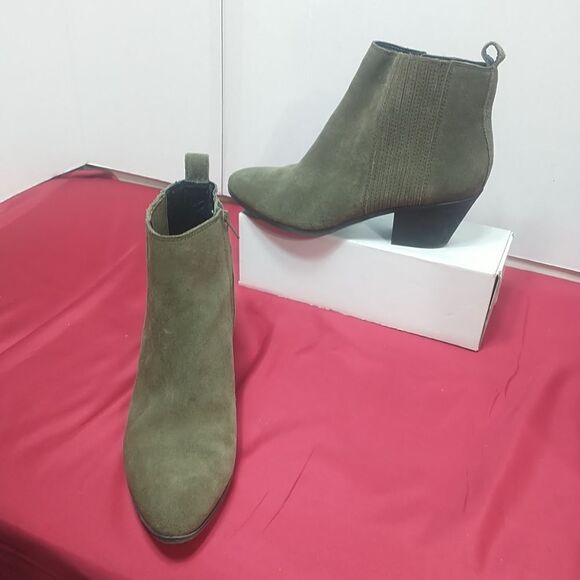 Frye & Co Womens SZ 10M Jacy Suede Side Zip Chelsea Ankle Boots Army Green . - Picture 1 of 9